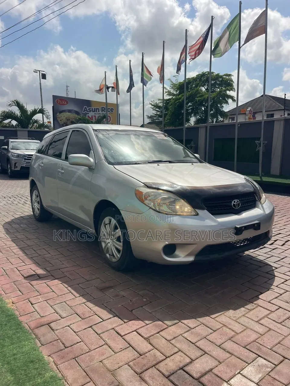 Toyota Matrix Hatchback FWD (1.8L 4cyl 5M) 2006 Silver