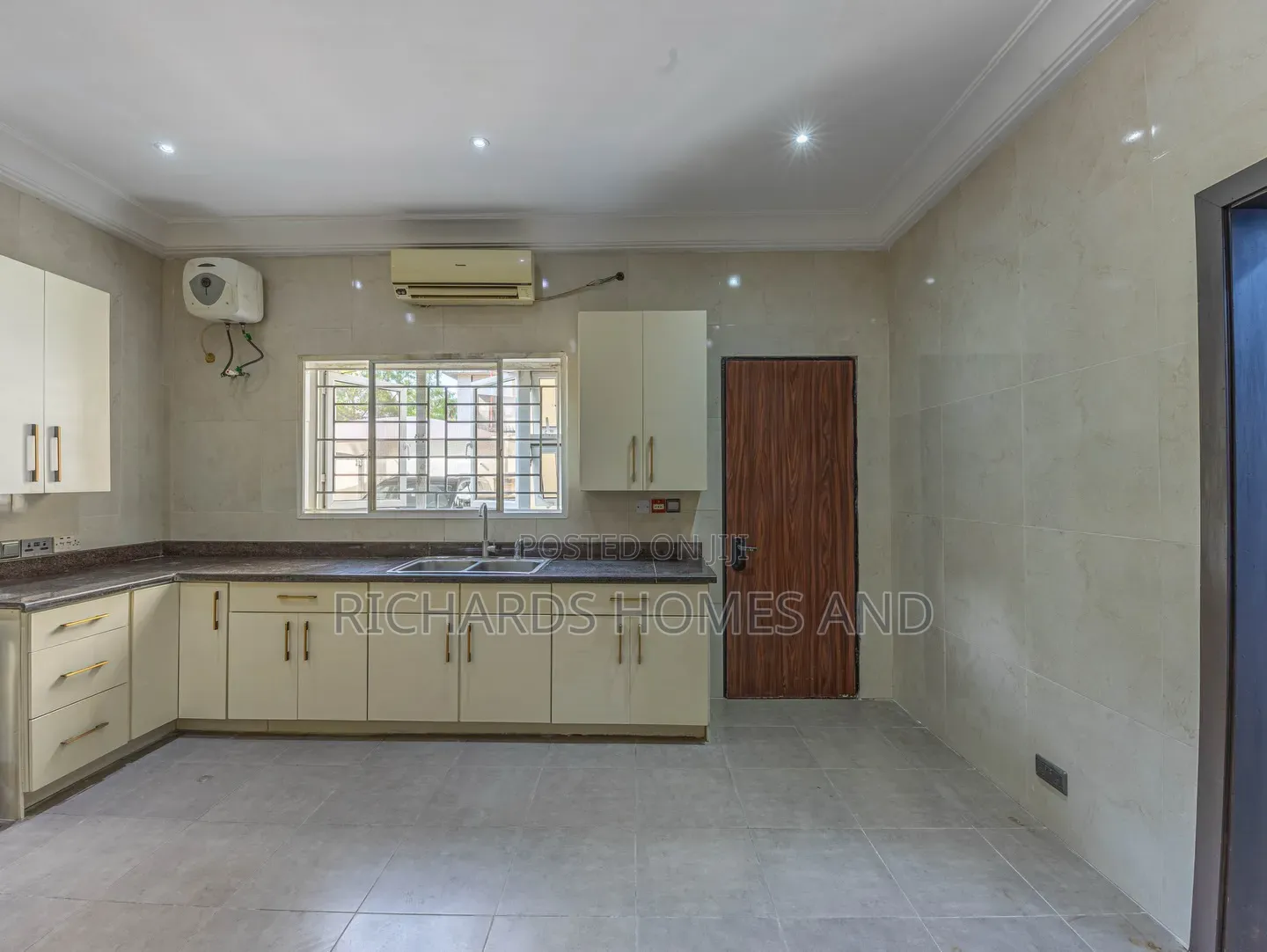 2bdrm Apartment in Banana Island for rent