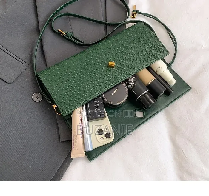 Luxury Woven Baguette Bag – Emerald Green Gold Ladies Bag