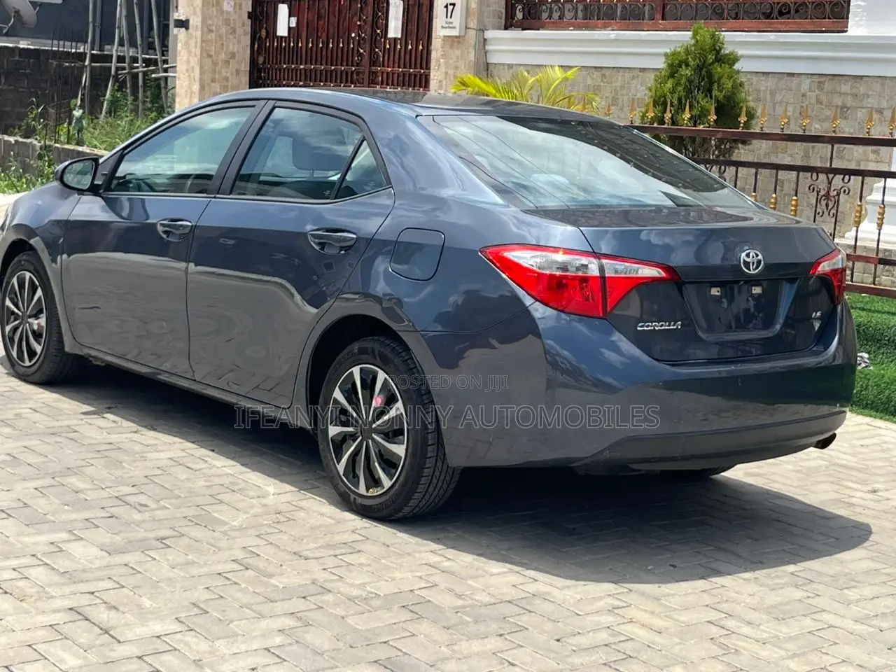 Toyota Corolla LE 4dr Sedan (1.8L 4cyl CVT) 2014 Gray