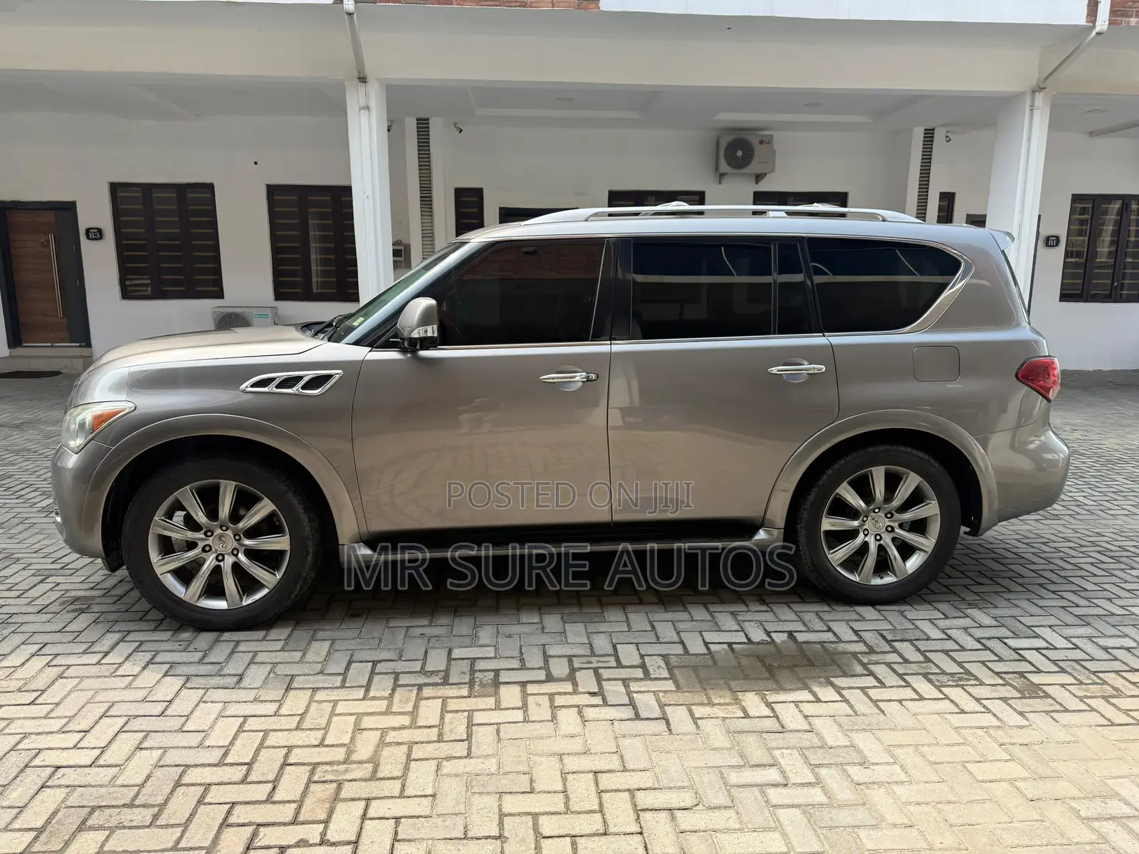 Infiniti QX56 2011 Silver