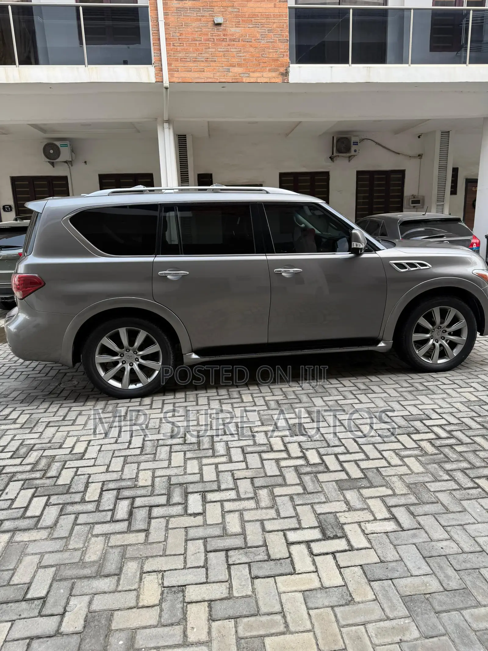 Infiniti QX56 2011 Silver