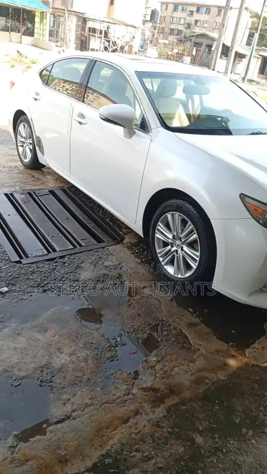 Lexus ES 350 FWD 2014 White