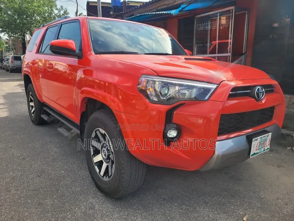 Toyota 4-Runner TRD Off Road 4WD 2024 Orange
