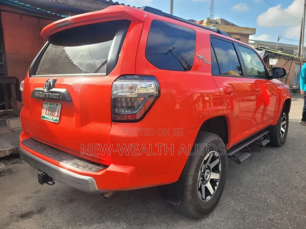 Toyota 4-Runner TRD Off Road 4WD 2024 Orange
