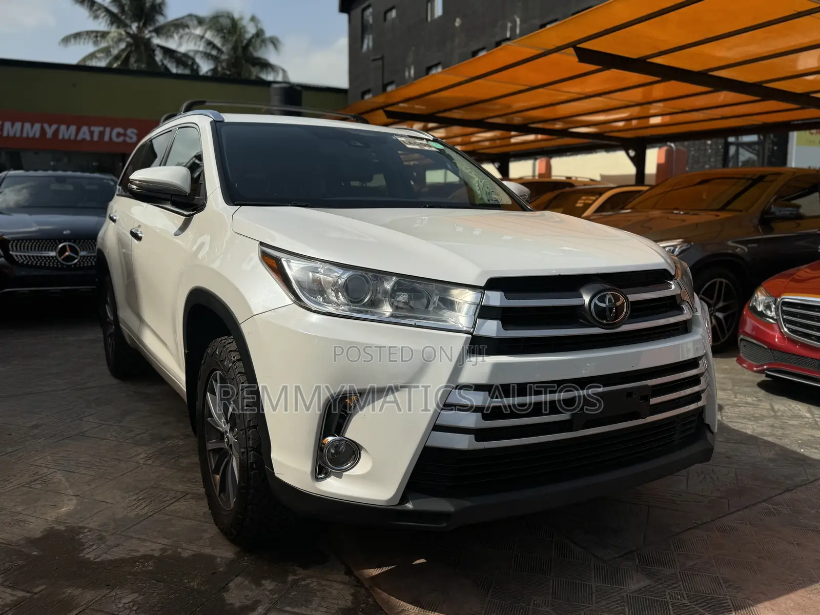 Toyota Highlander XLE 4x2 V6 (3.5L 6cyl 8A) 2017 White