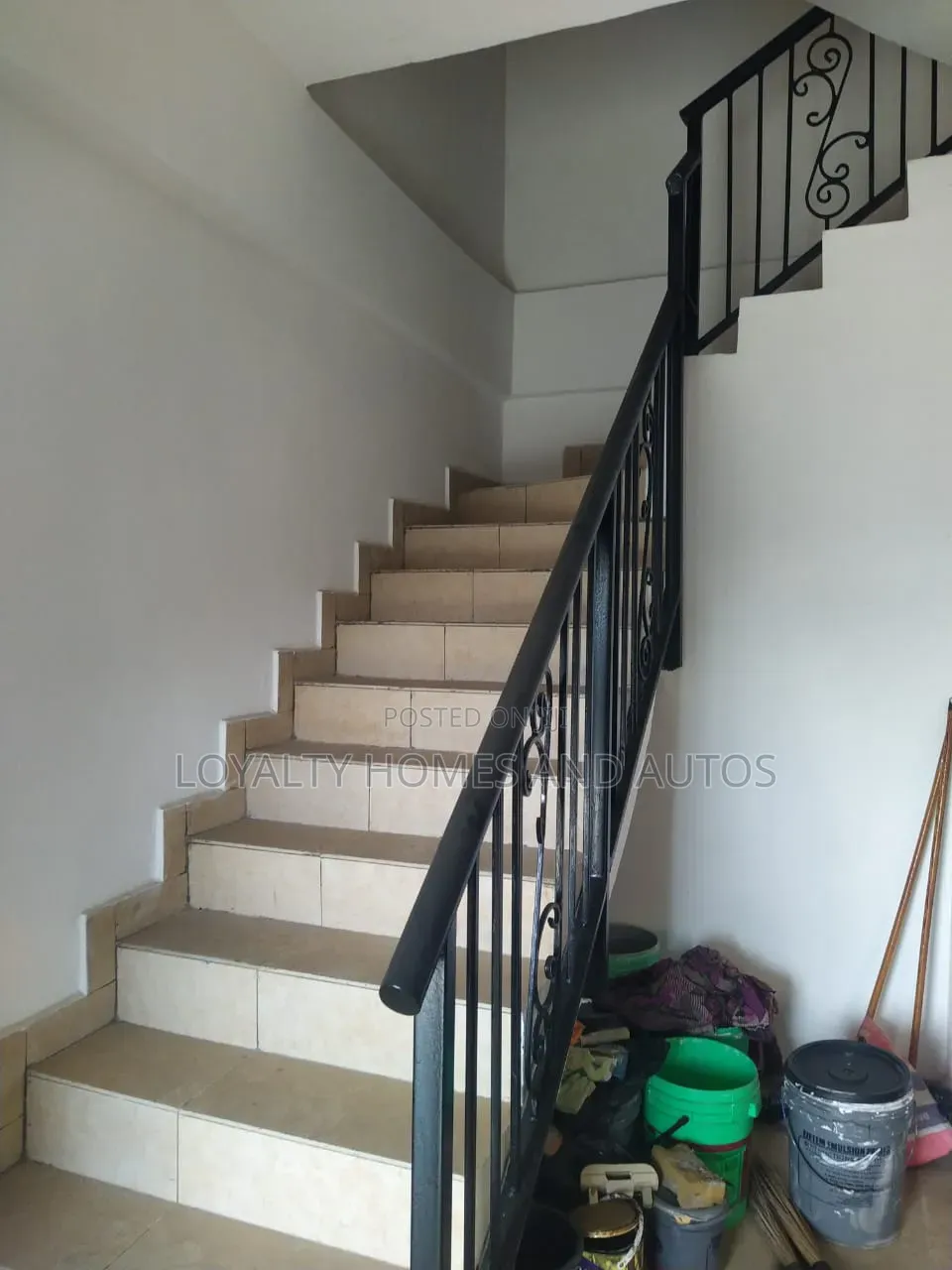 4bdrm Duplex in Mende for sale