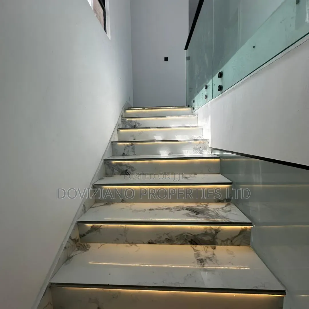 5bdrm Duplex in Ikota for sale