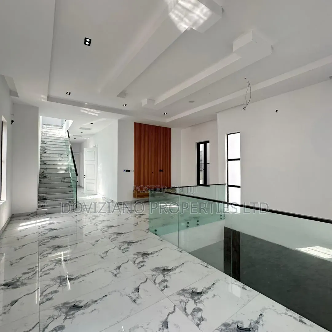 5bdrm Duplex in Ikota for sale