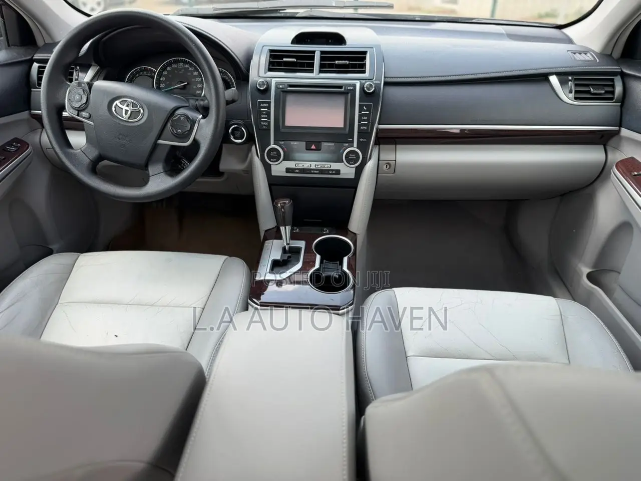 Toyota Camry XLE 4dr Sedan (2.5L 4cyl 6A) 2013 Gray