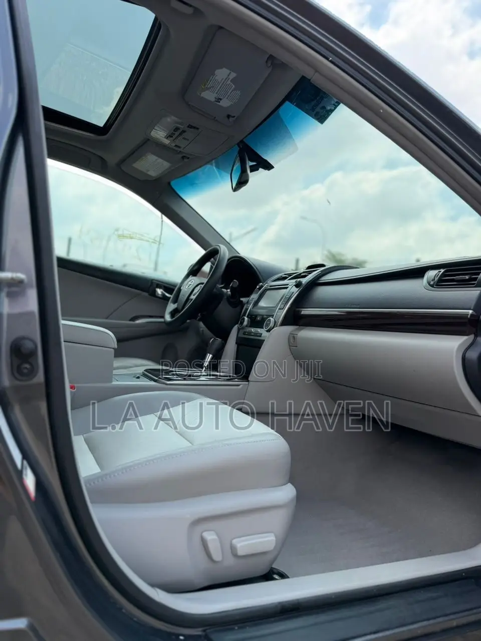 Toyota Camry XLE 4dr Sedan (2.5L 4cyl 6A) 2013 Gray