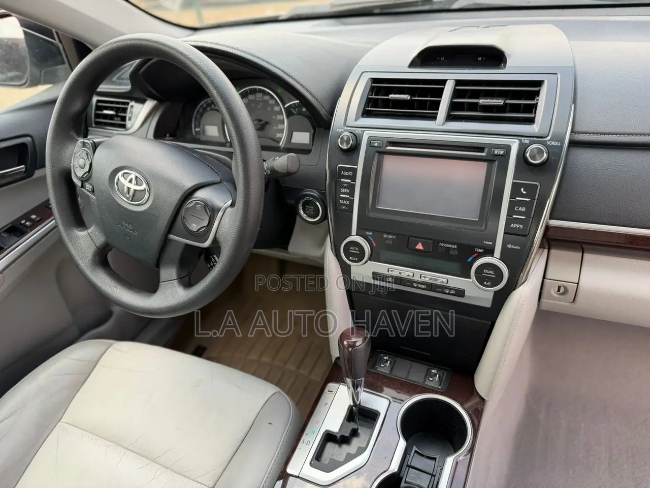 Toyota Camry XLE 4dr Sedan (2.5L 4cyl 6A) 2013 Gray