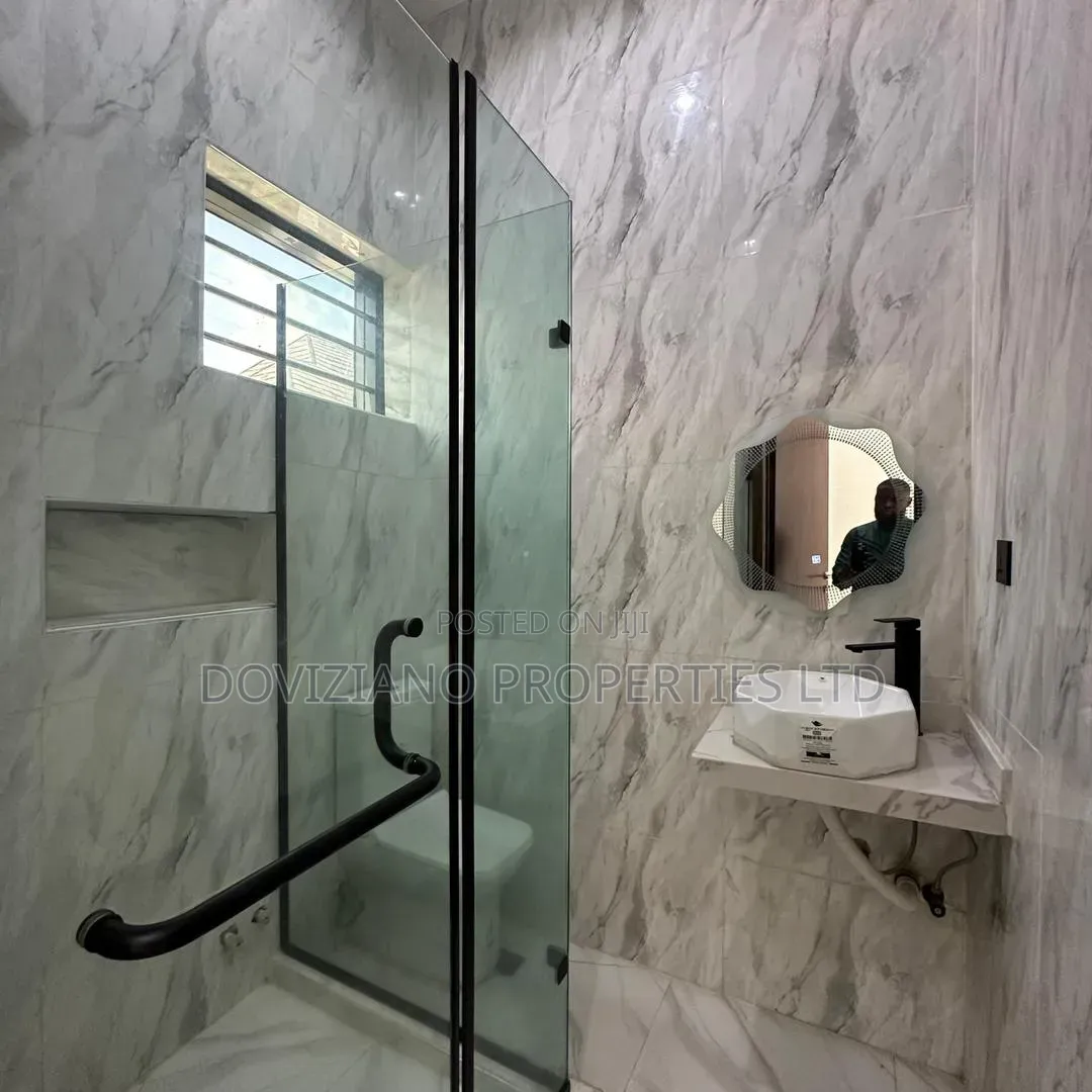 4bdrm Duplex in Osapa london for sale