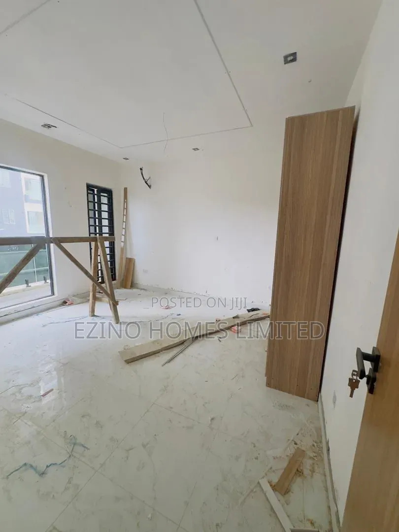4bdrm Duplex in Mini Estate, Lekki Phase 1 for sale