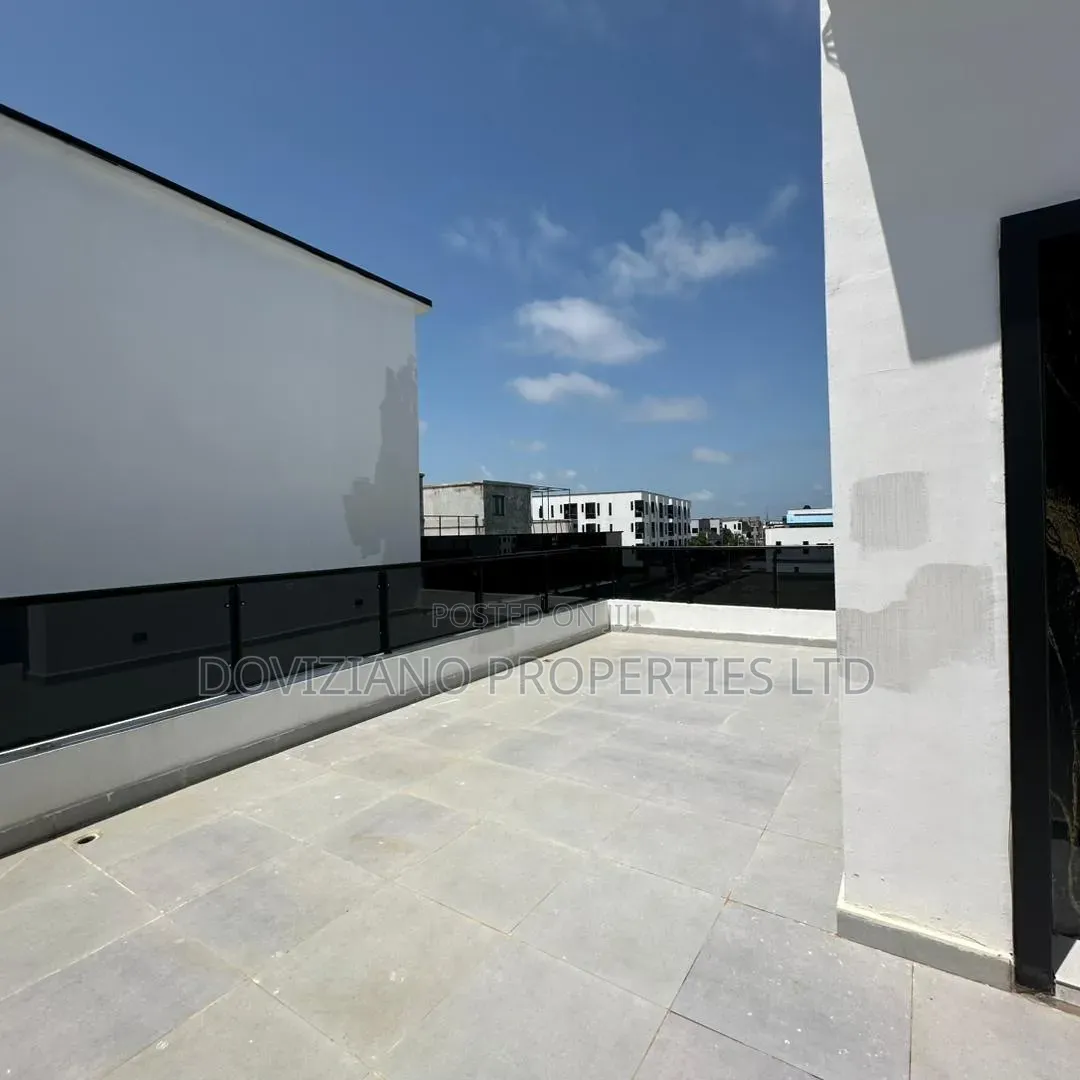 5bdrm Duplex in Ologolo for sale