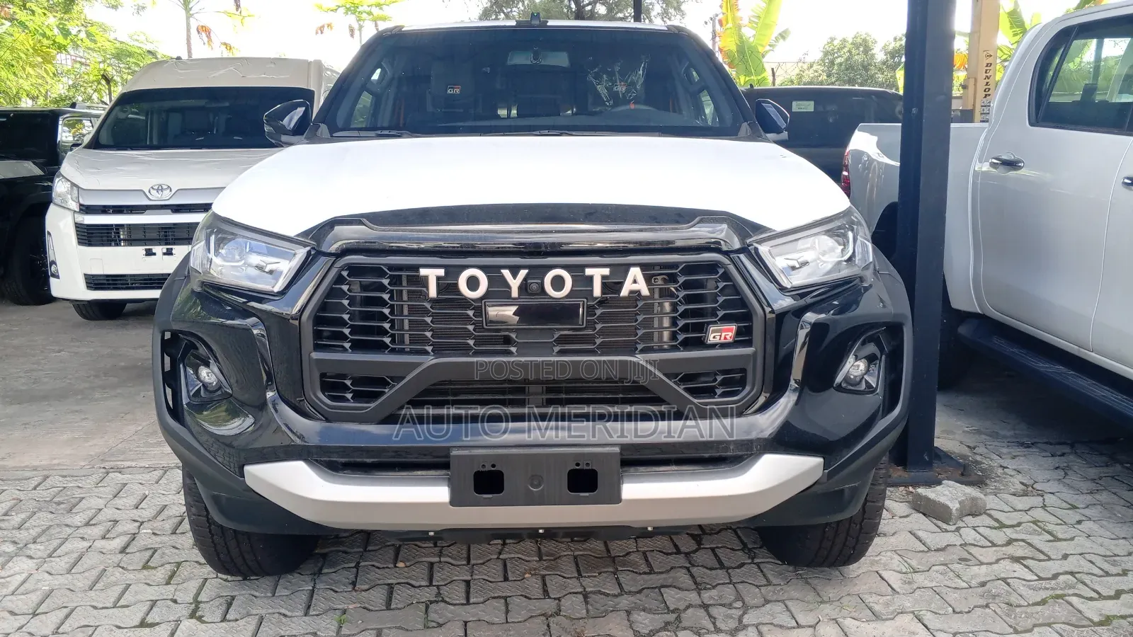 New Toyota Hilux 2025 Black