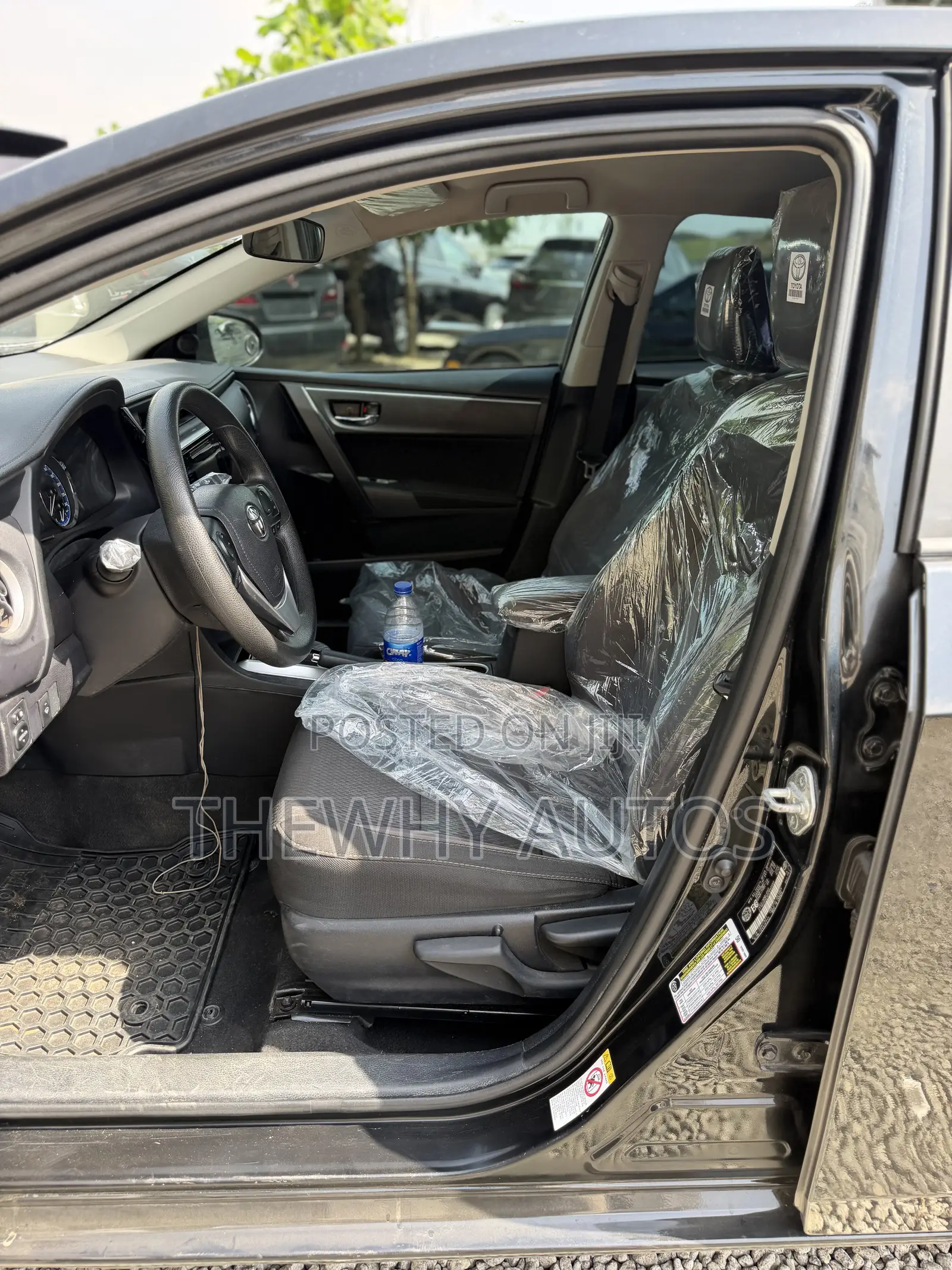 Toyota Corolla LE ECO 4dr Sedan (1.8L 4cyl CVT) 2017 Black