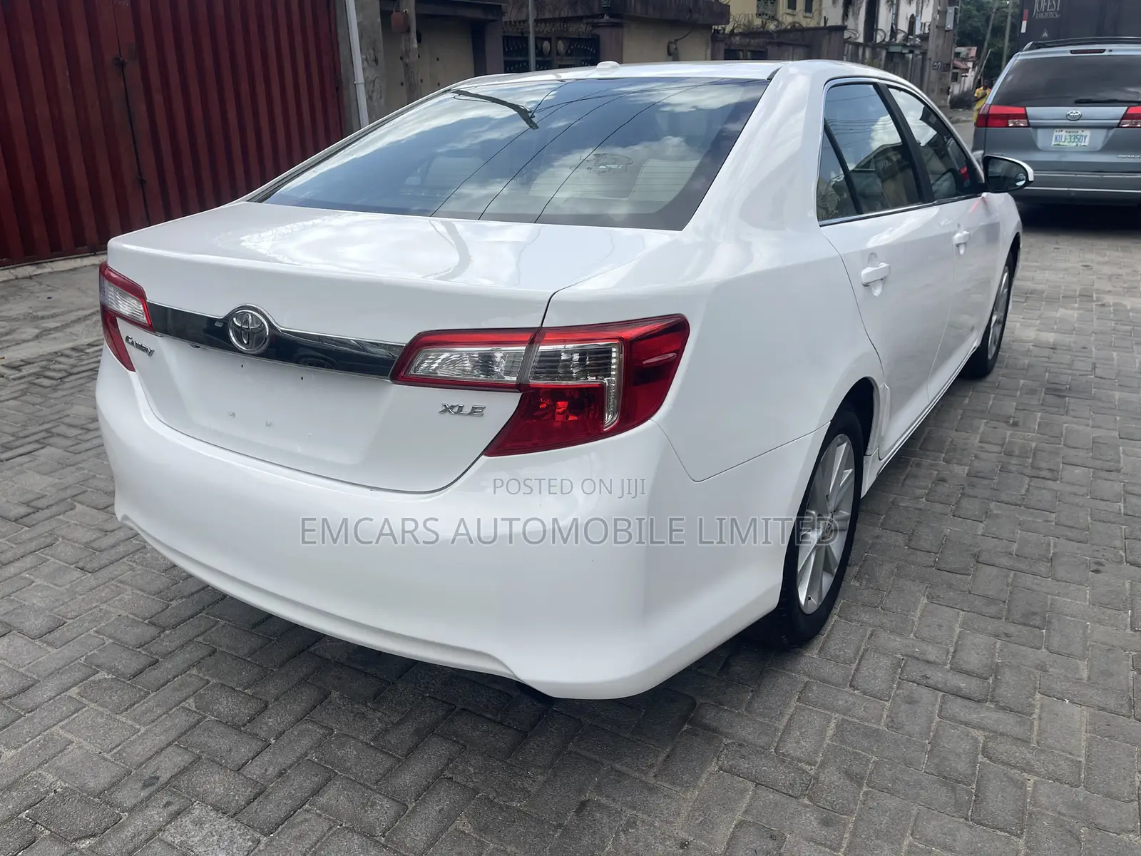 Toyota Camry XLE 4dr Sedan (2.5L 4cyl 6A) 2012 White