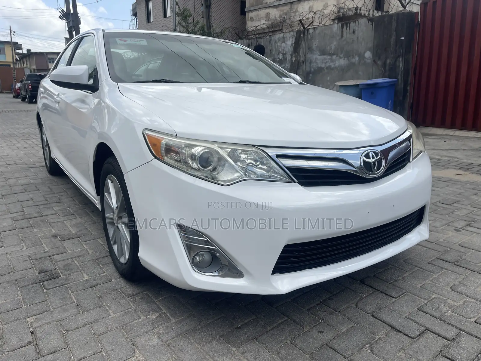 Toyota Camry XLE 4dr Sedan (2.5L 4cyl 6A) 2012 White