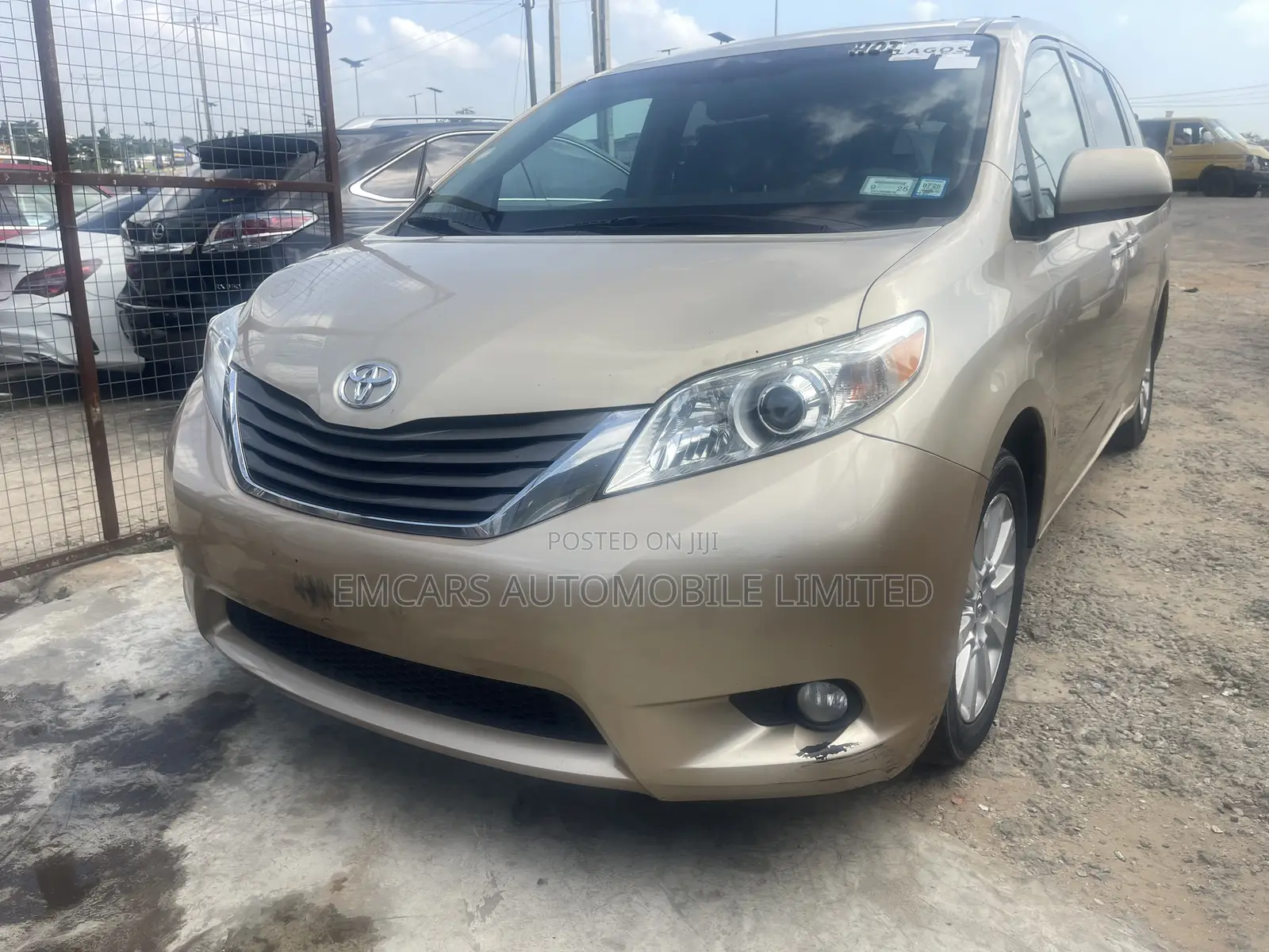 Toyota Sienna XLE 7 Passenger Mobility 2011 Gold
