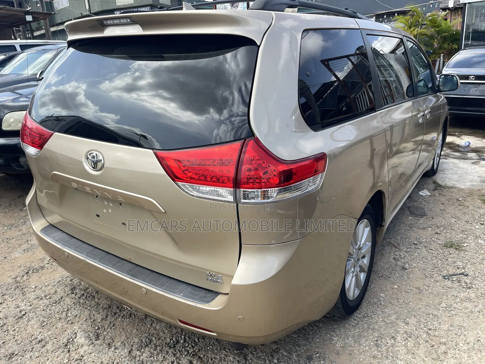 Toyota Sienna XLE 7 Passenger Mobility 2011 Gold