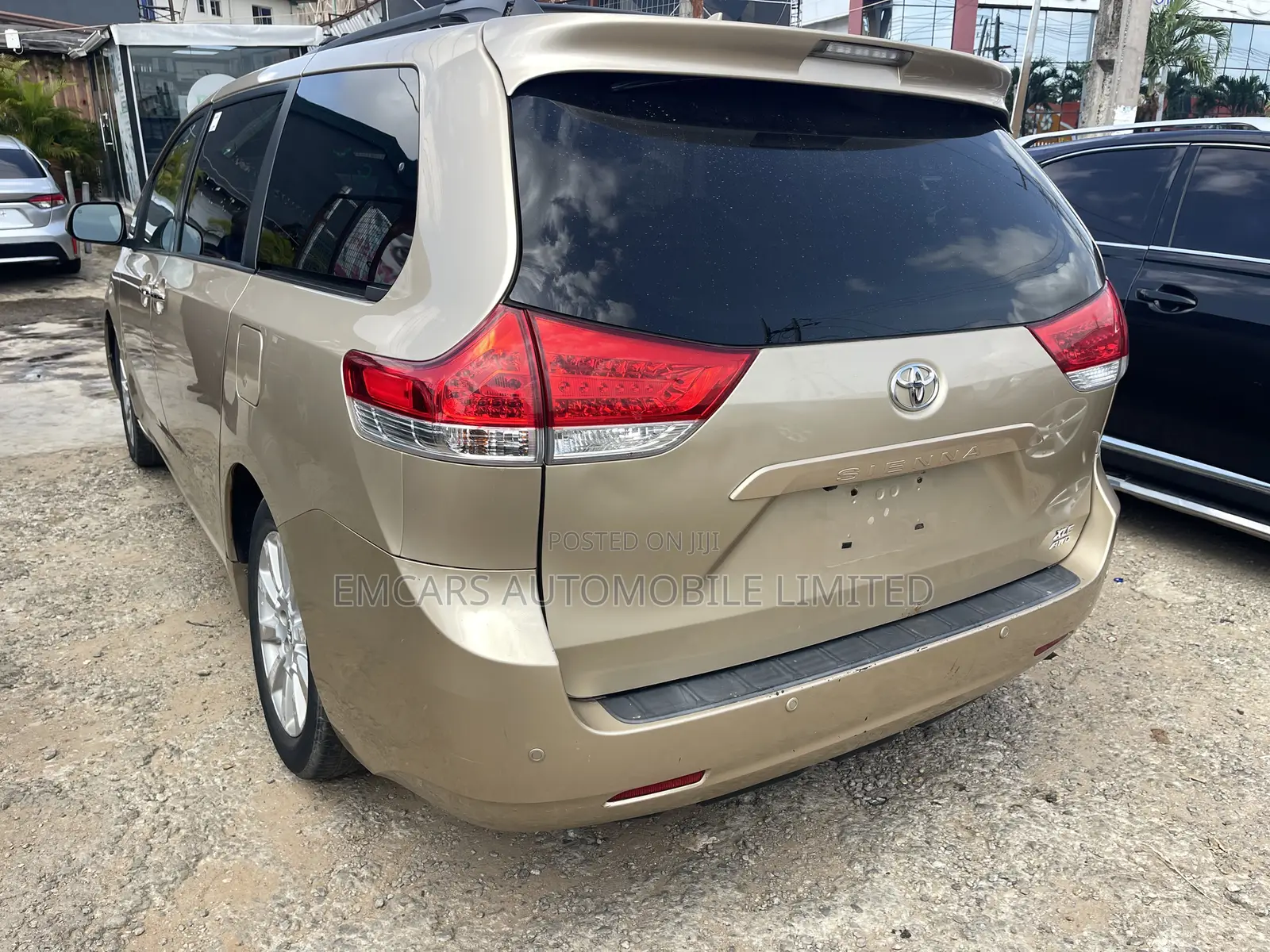Toyota Sienna XLE 7 Passenger Mobility 2011 Gold