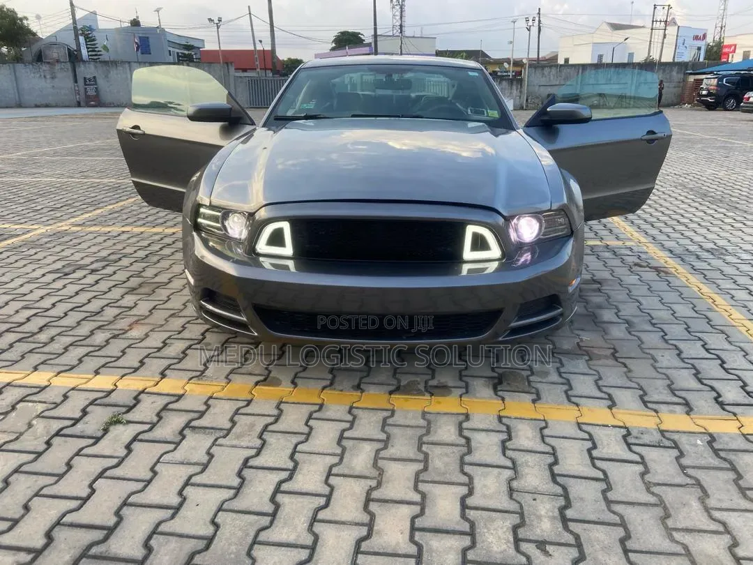 Ford Mustang V6 Premium 2013 Gray