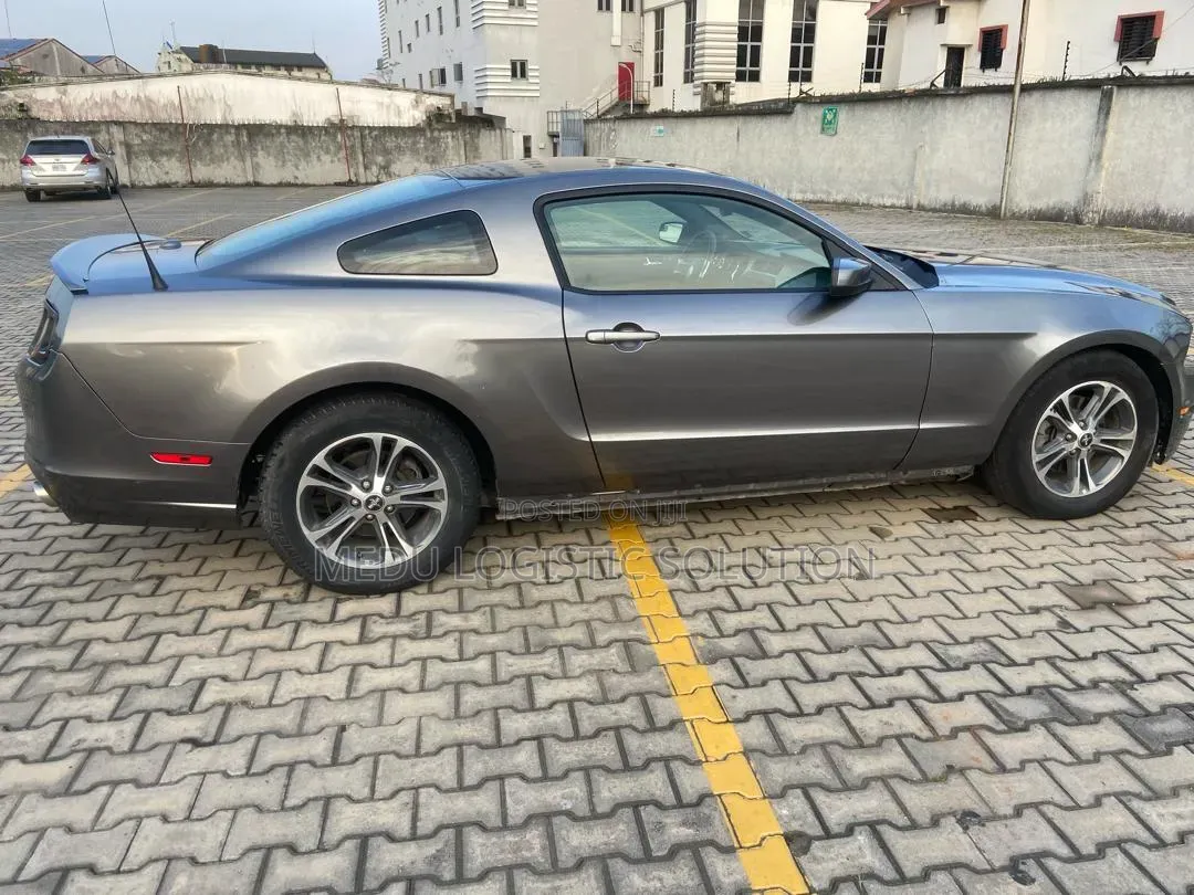 Ford Mustang V6 Premium 2013 Gray