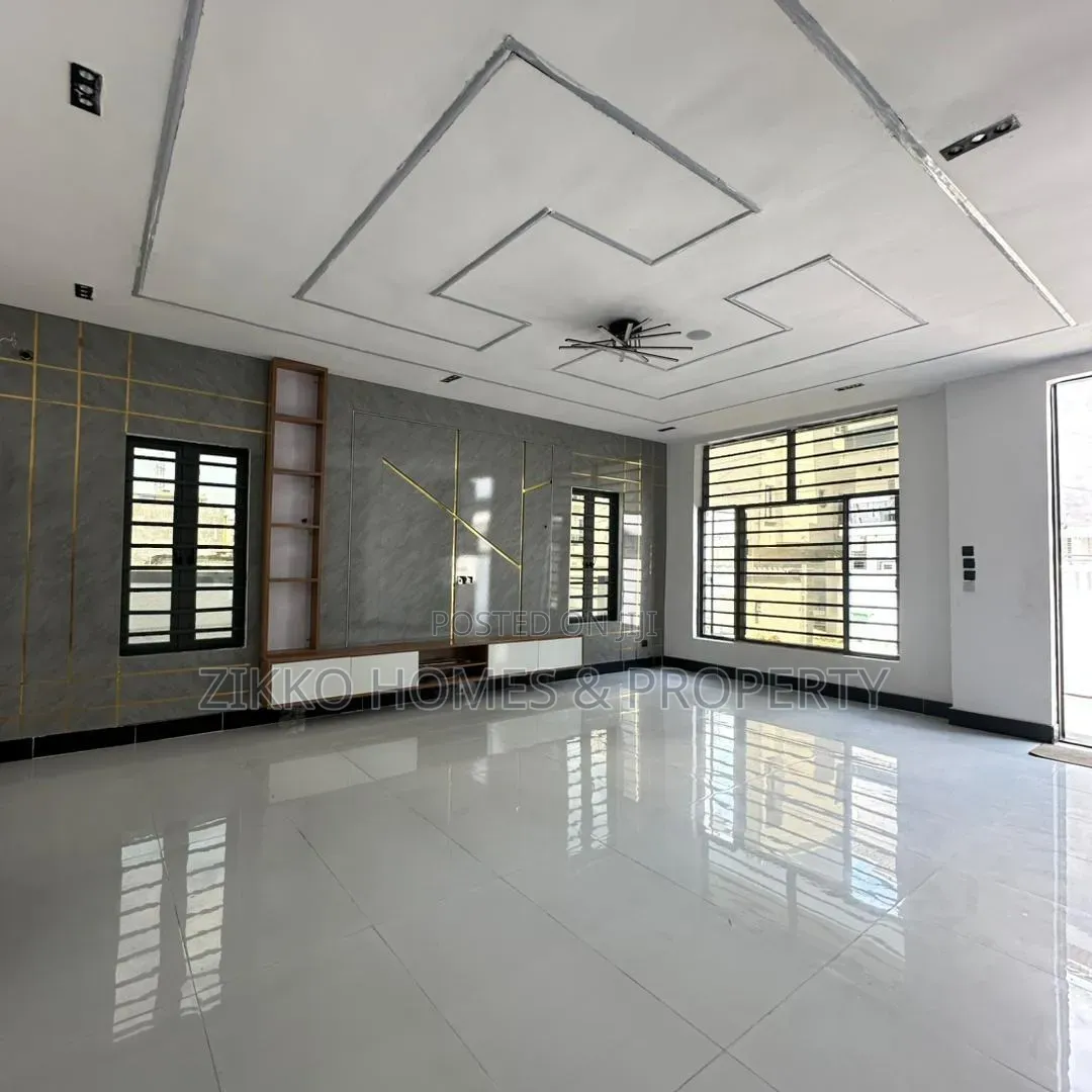 5bdrm Duplex in Ologolo for sale