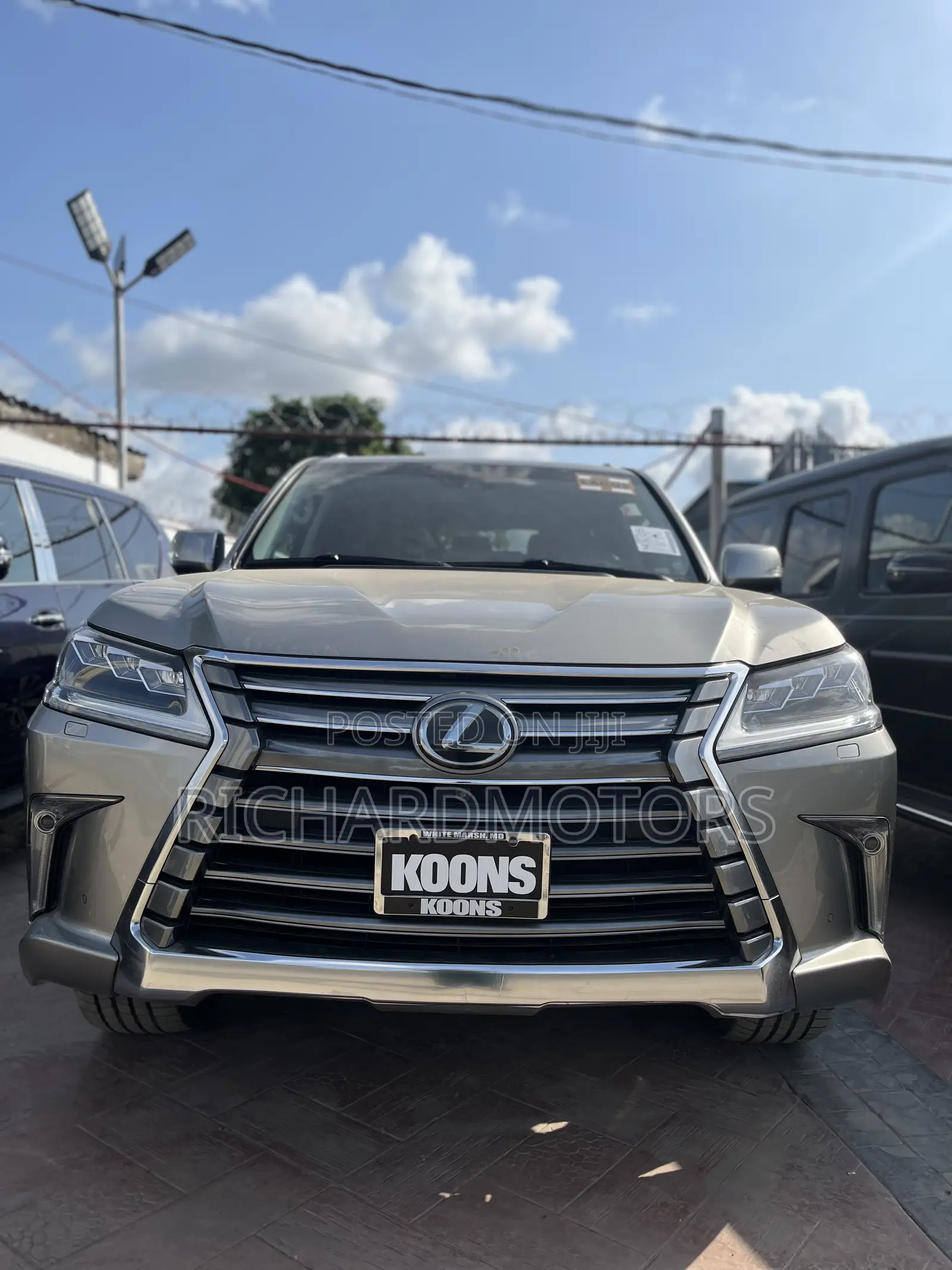 Lexus LX 570 AWD 2018 Gold