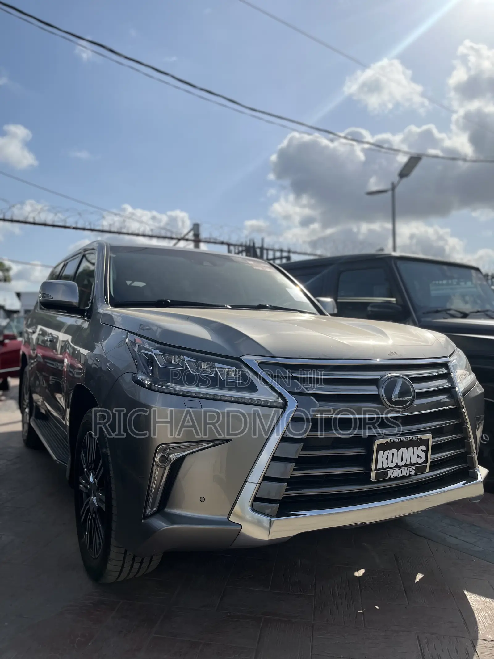 Lexus LX 570 AWD 2018 Gold