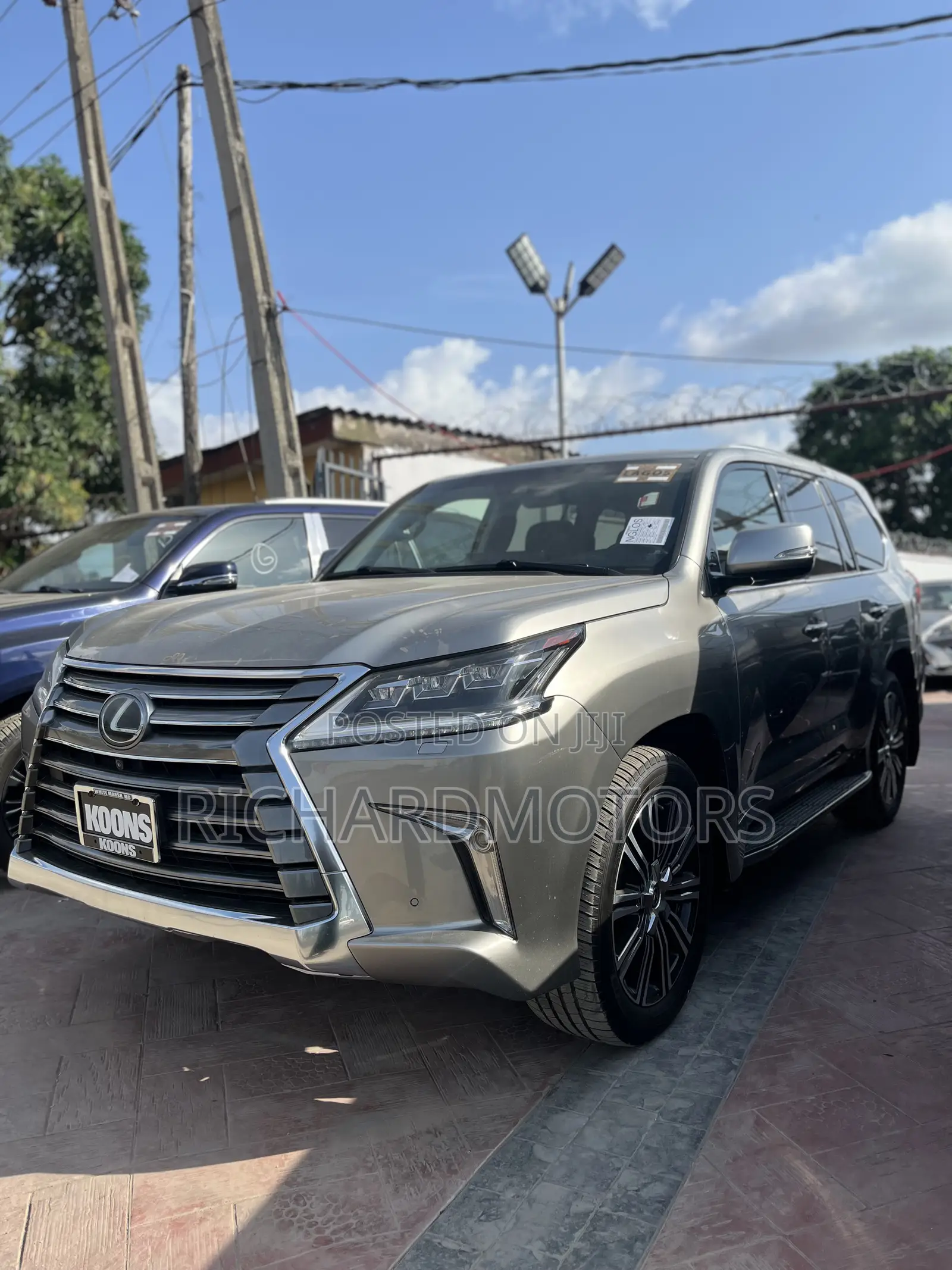 Lexus LX 570 AWD 2018 Gold
