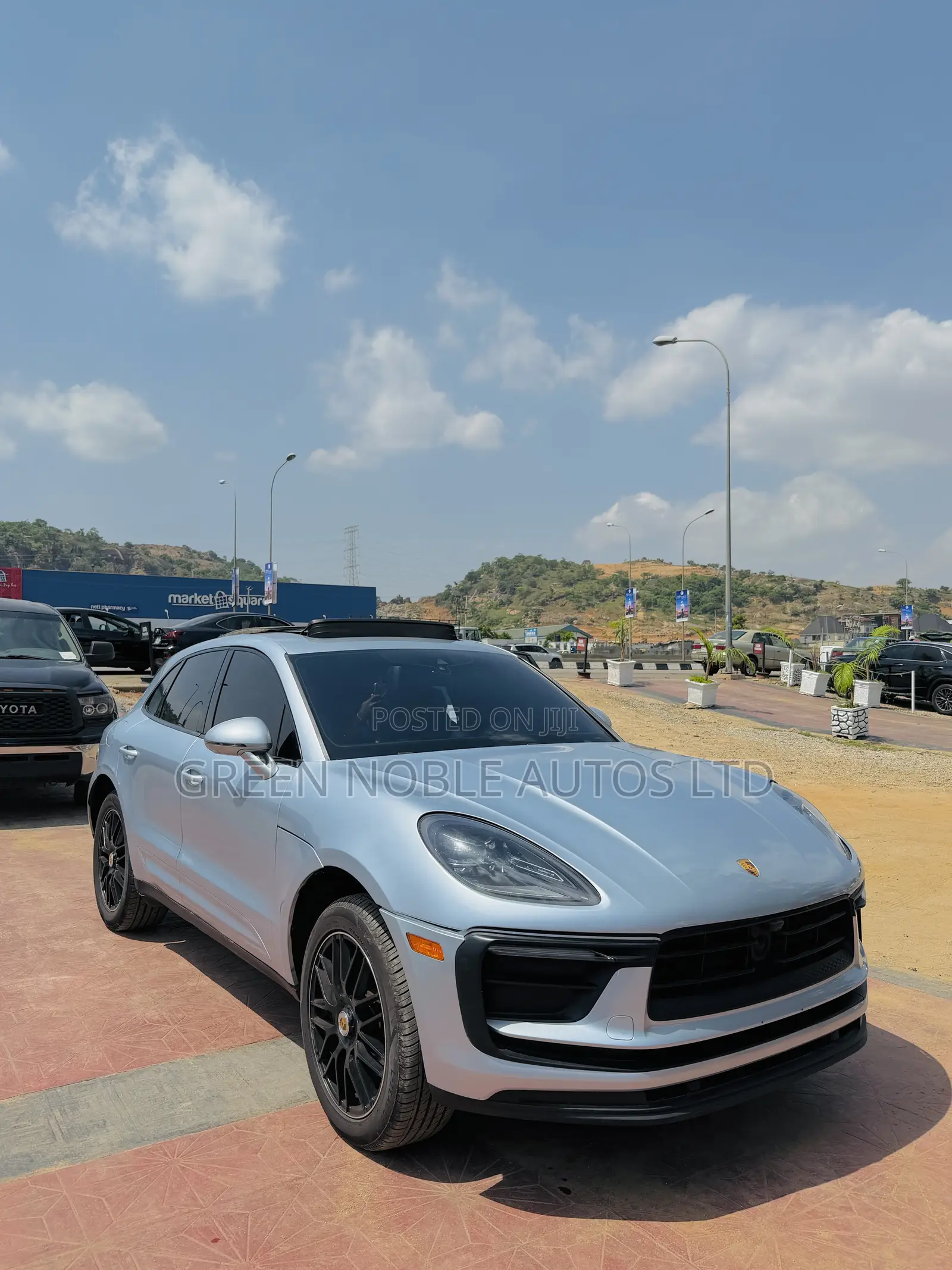 Porsche Macan 2023 Silver