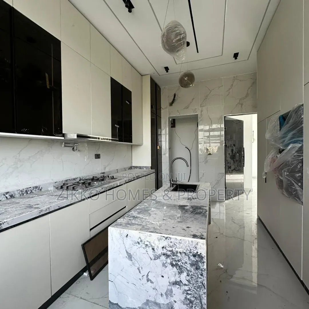 4bdrm Townhouse/Terrace in Lekki for sale