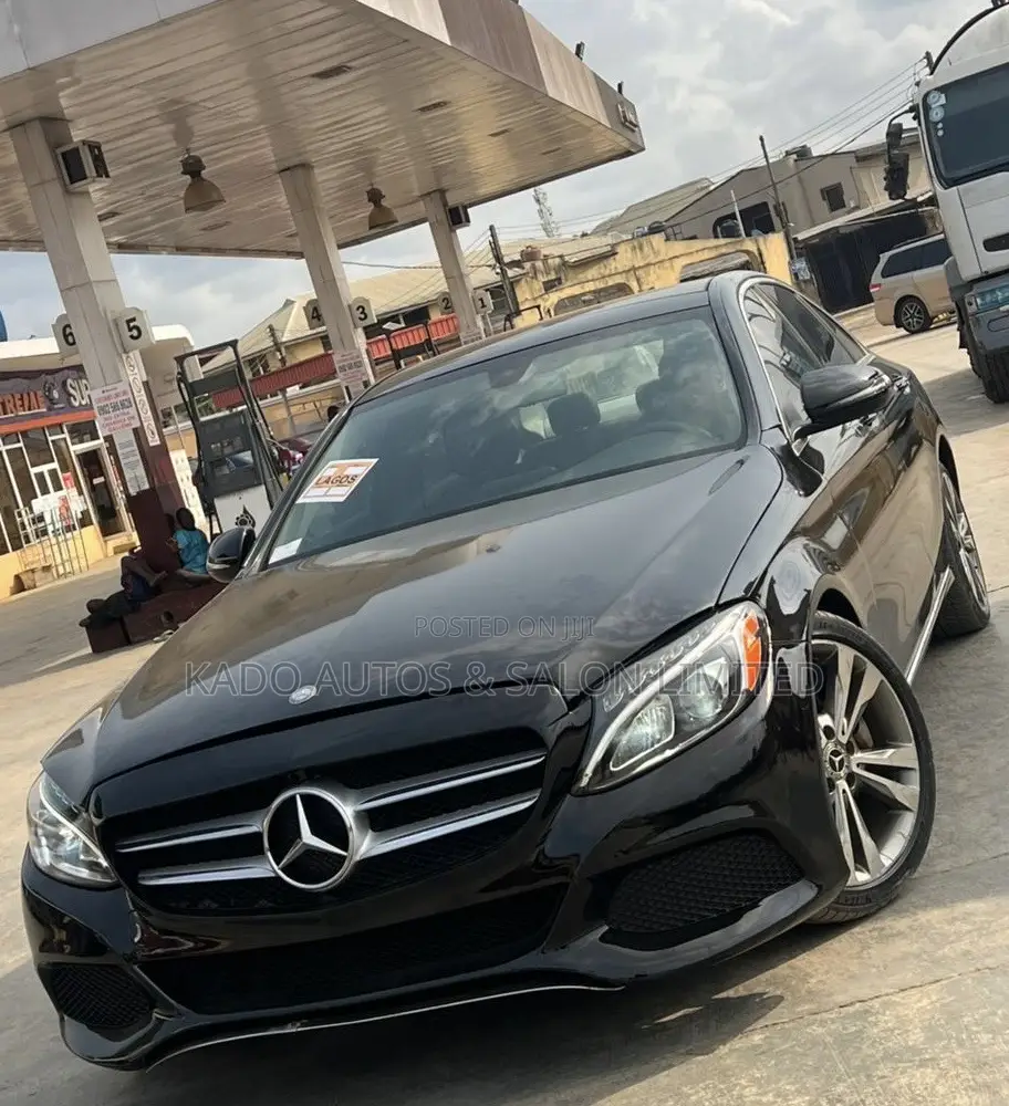 Mercedes-Benz C300 2017 Black