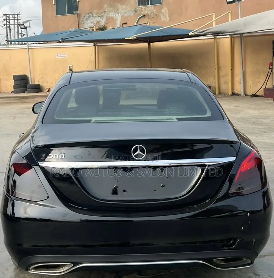 Mercedes-Benz C300 2017 Black