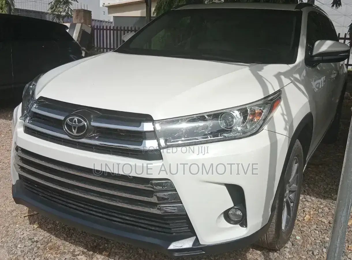 Toyota Highlander XLE 4x4 V6 (3.5L 6cyl 8A) 2018 Off white