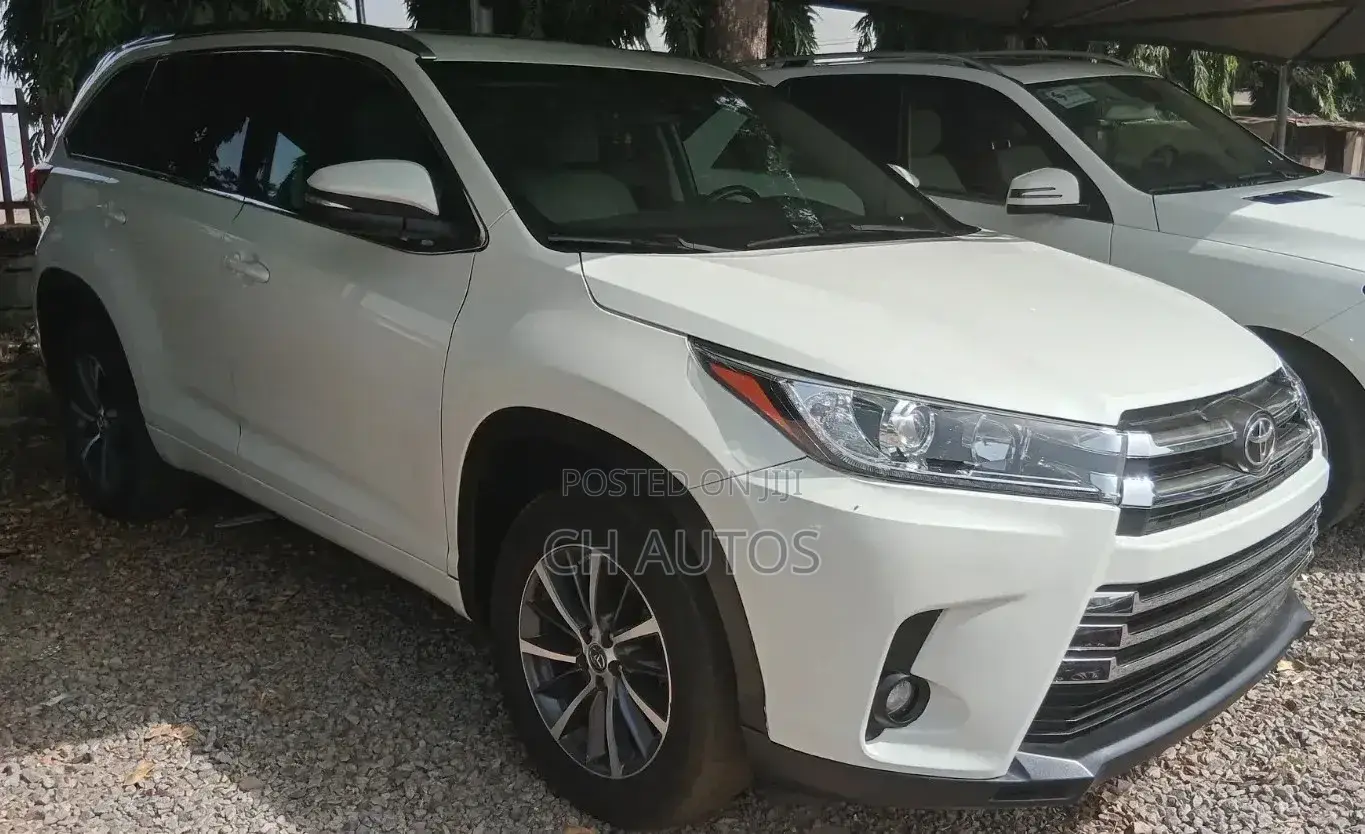 Toyota Highlander XLE 4x4 V6 (3.5L 6cyl 8A) 2018 Off white