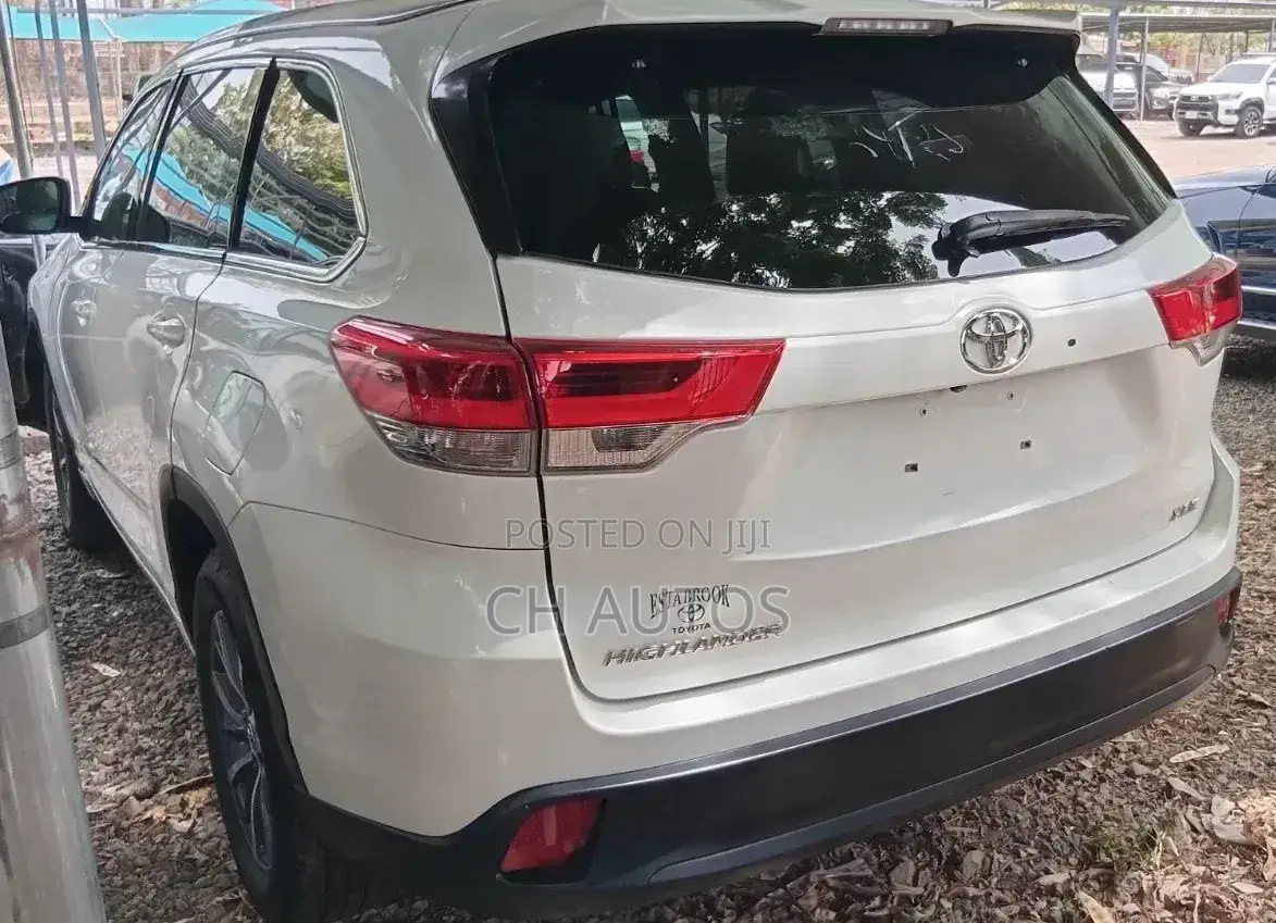 Toyota Highlander XLE 4x4 V6 (3.5L 6cyl 8A) 2018 Off white