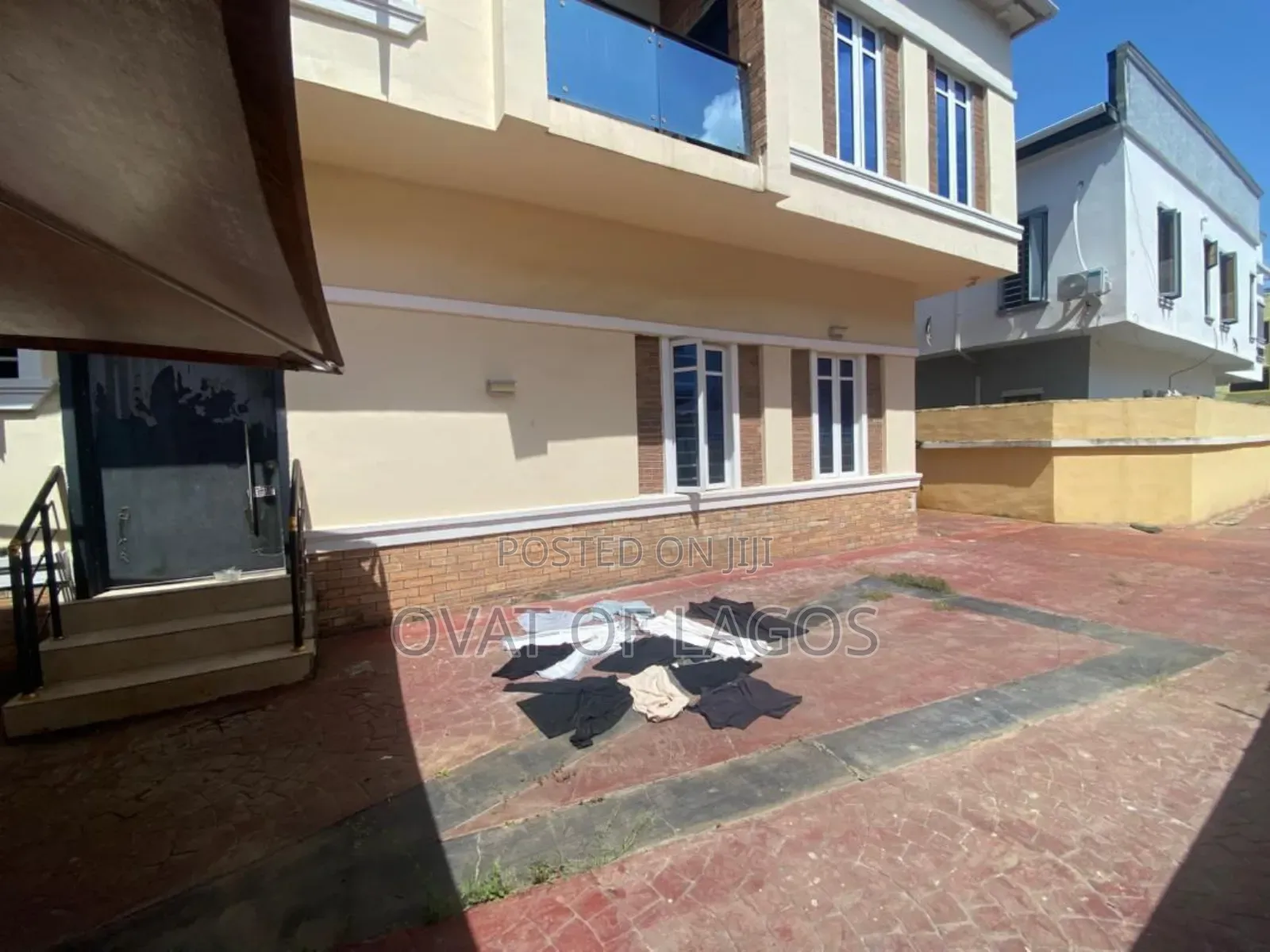 5bdrm Duplex in Ikota for rent