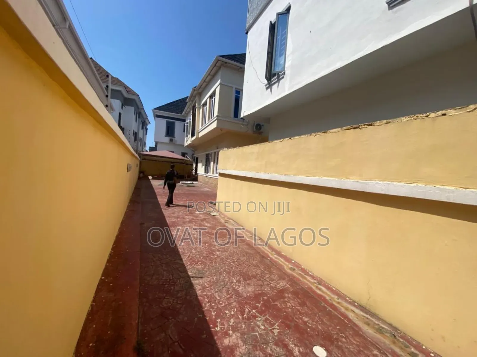 5bdrm Duplex in Ikota for rent