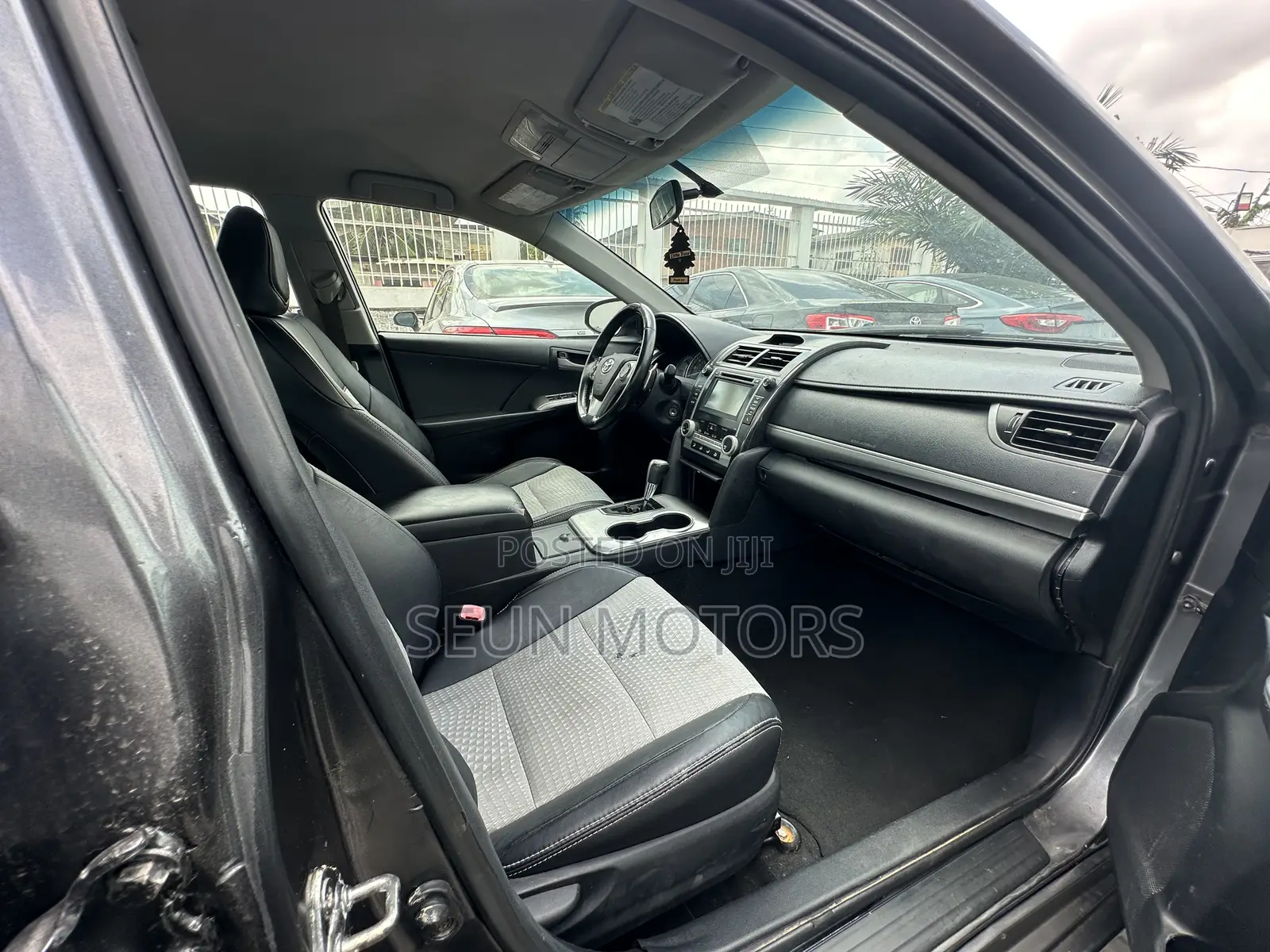 Toyota Camry SE 4dr Sedan (2.5L 4cyl 6A) 2014 Gray