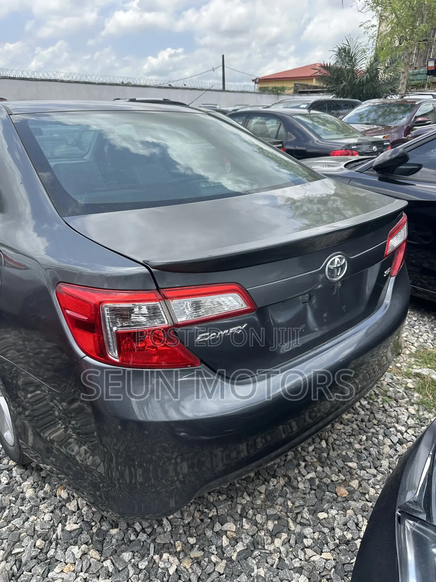 Toyota Camry SE 4dr Sedan (2.5L 4cyl 6A) 2014 Gray