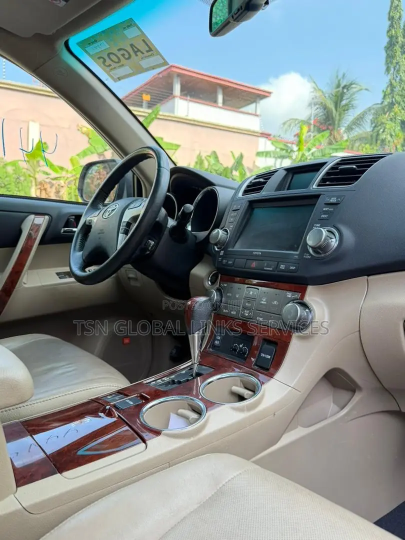 Toyota Highlander Limited 2012 White