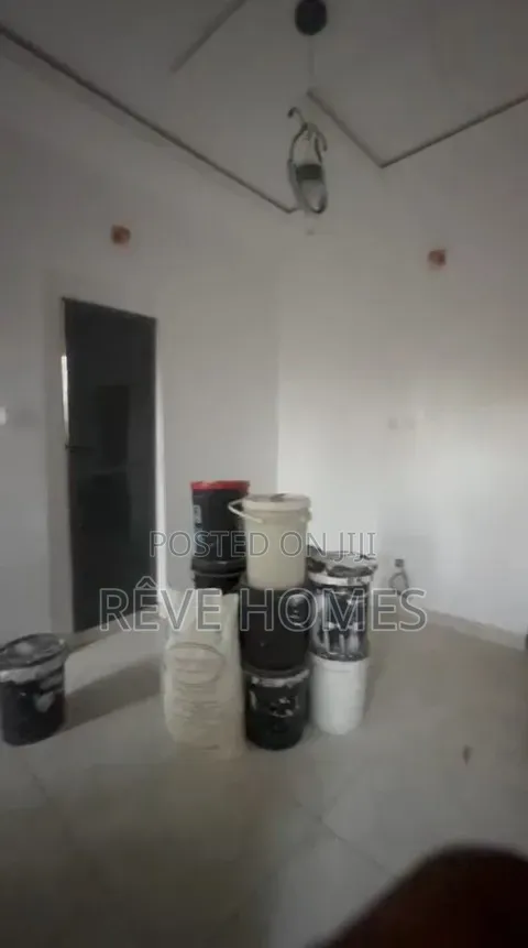 Mini Flat in Akoka for rent