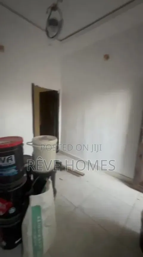 Mini Flat in Akoka for rent