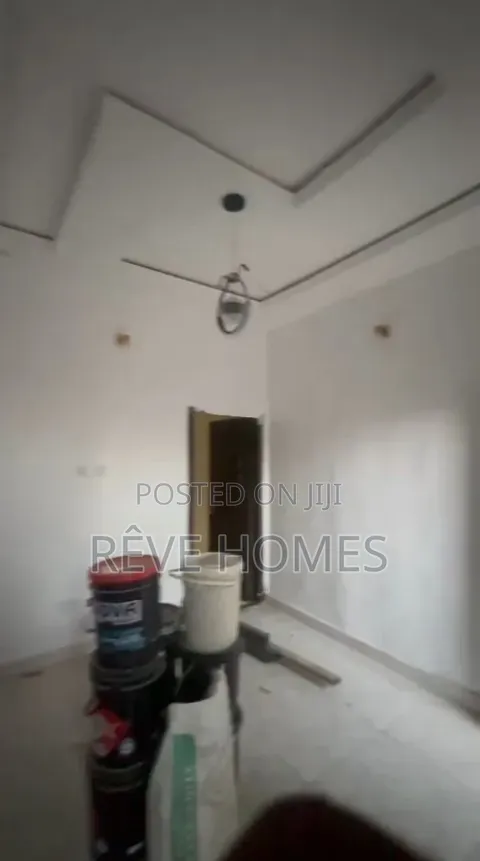 Mini Flat in Akoka for rent