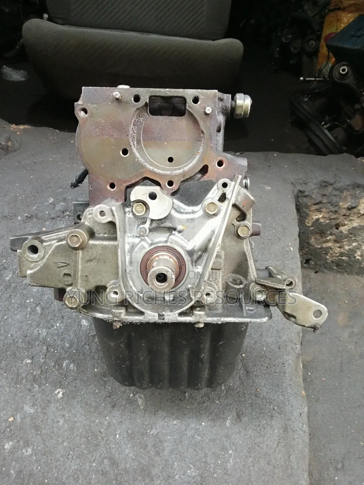 Tokunbo Daihatsu Hijet Double Cam Half Engine Available