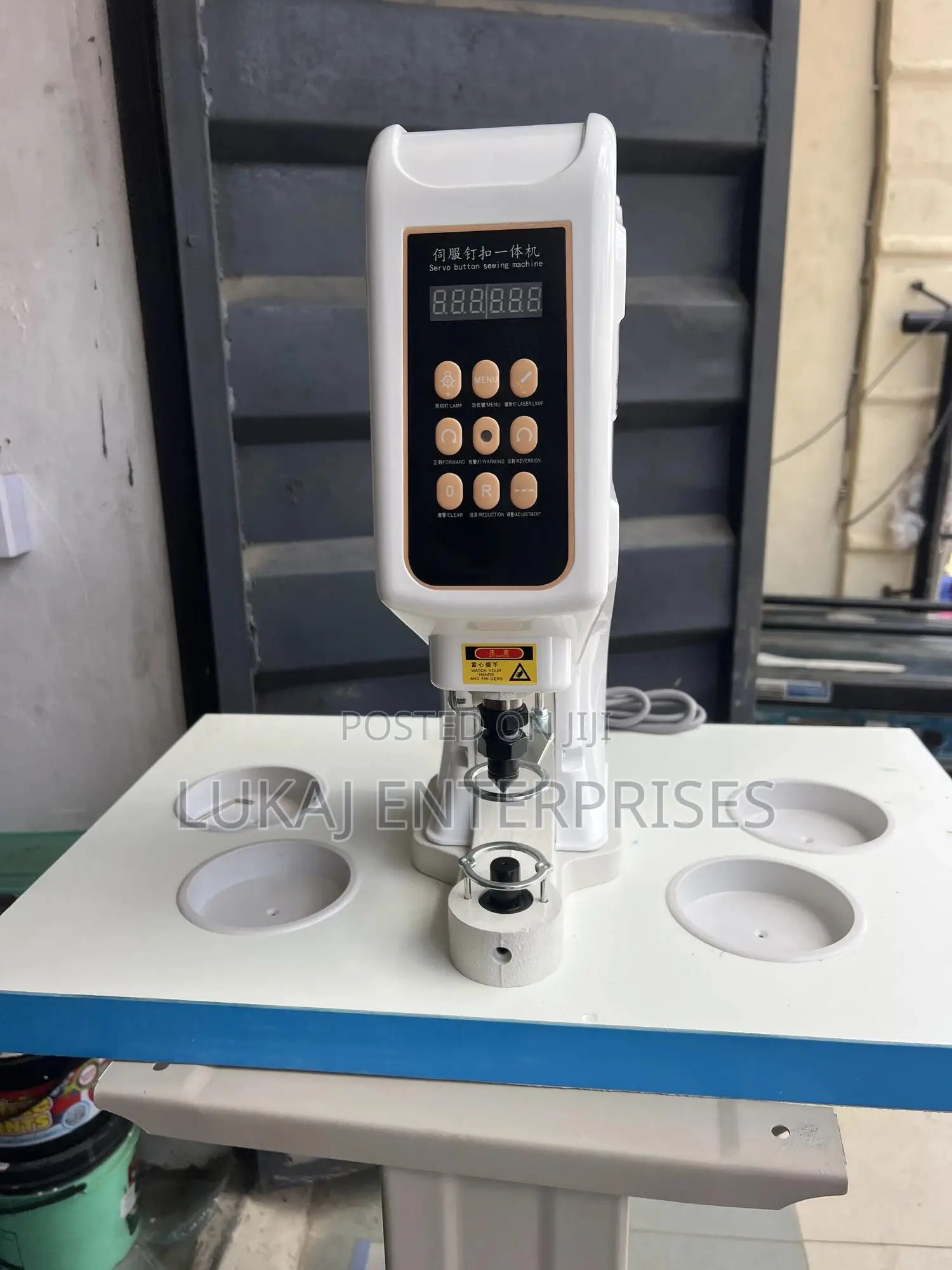 Industrial Servo Button Machine