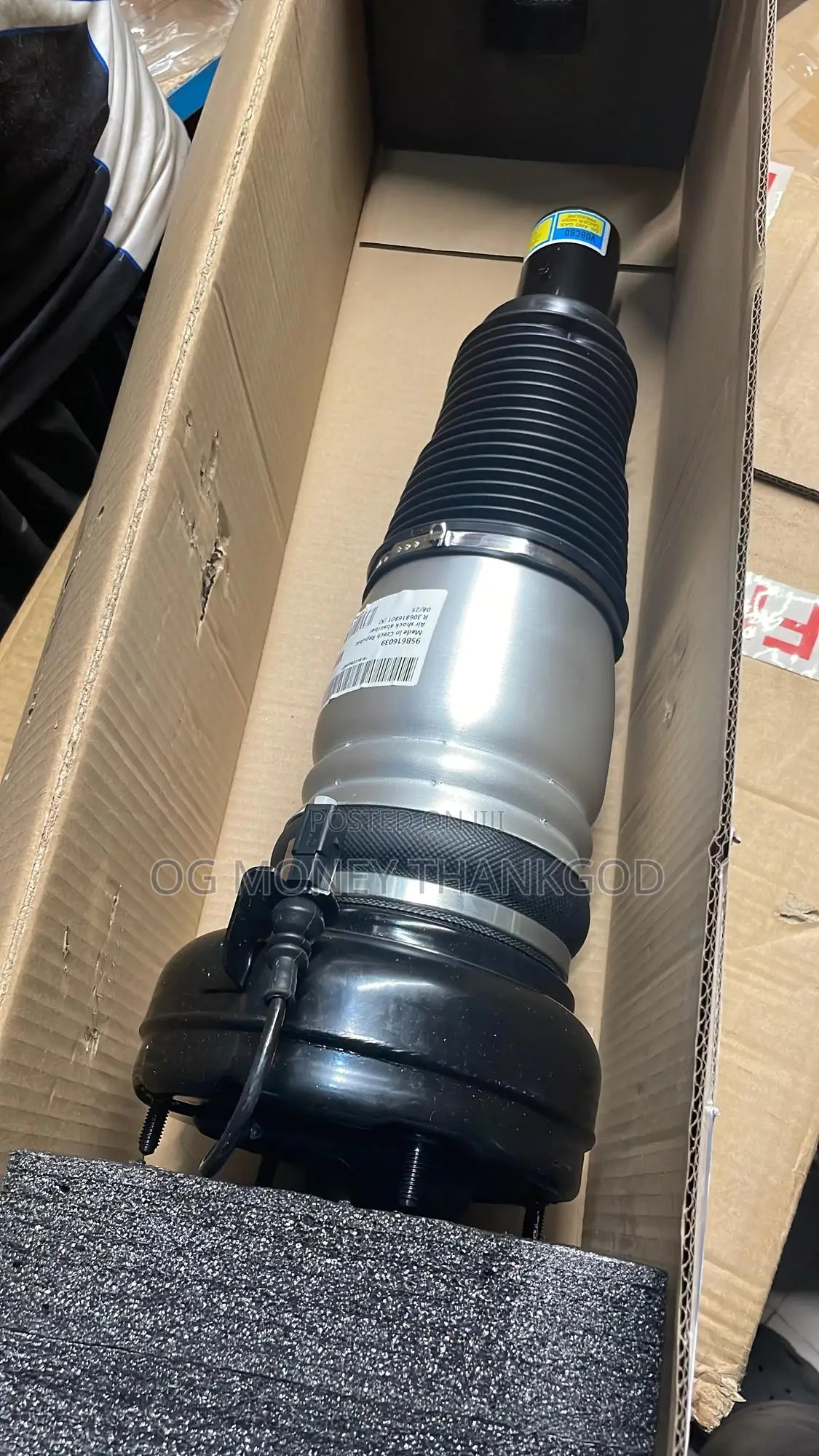 Front Balloon Shocks Porsche Macan